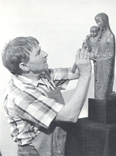 Image - Mykhailo Chereshnovsky working on Kneeling Madonna (New York, 1955).